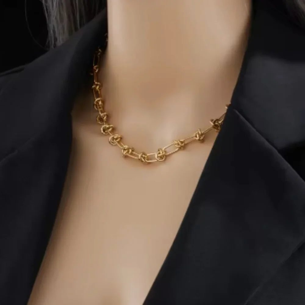 Blowout Sale!!!! Edgy Gold-Tone Barbed Wire Necklace – Bold & Unique Piece! - Picture 2 of 3